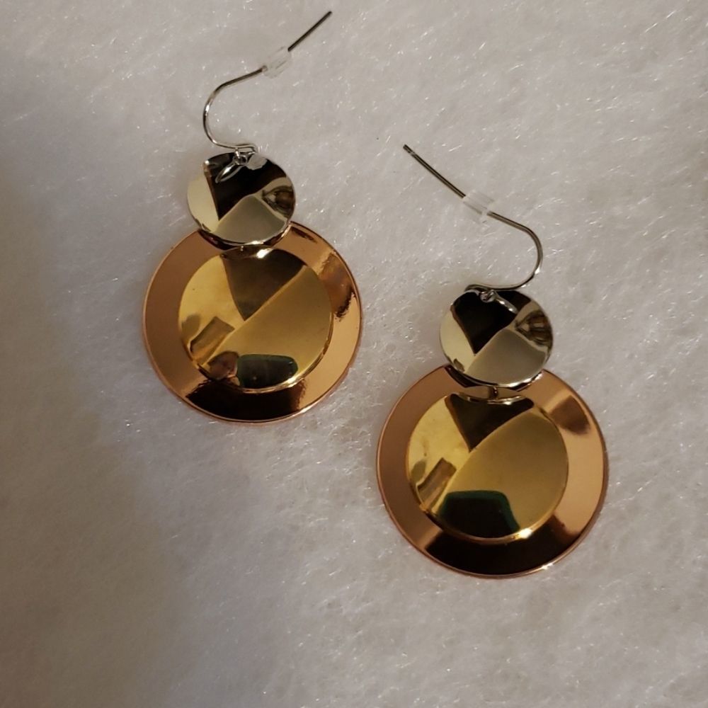 Tri Tone Round Shape Drop Pierced Earrings NWB